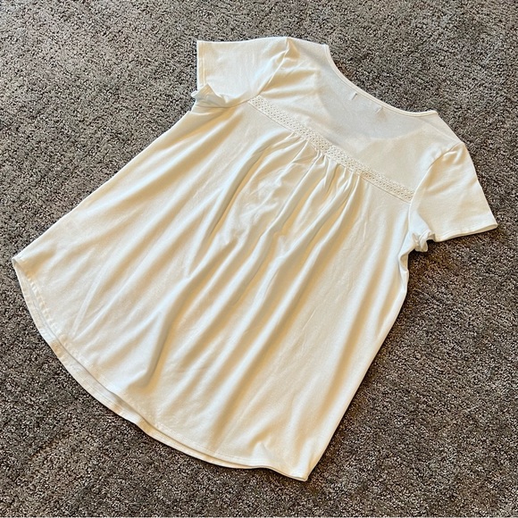 NEW WITHOUT TAGS - BUA//BUA Cream Colored Top w/Lace Detailing Size MEDIUM - Picture 8 of 9
